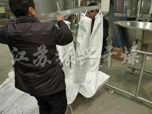 FL FG係（xì）列立式沸騰（téng）製粒幹燥機